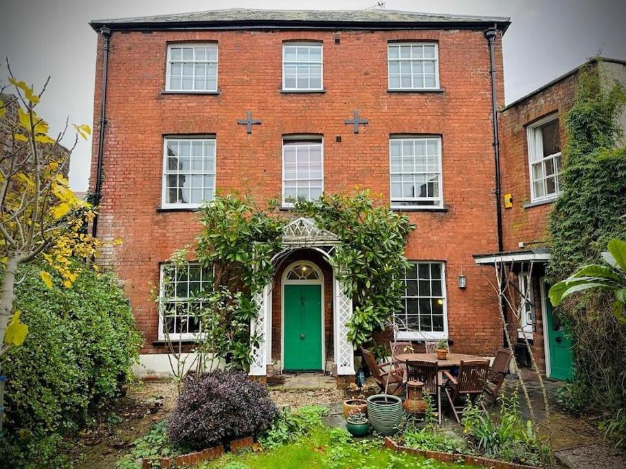 Large Georgian House In Heart Of Exeter Villa Exteriör bild
